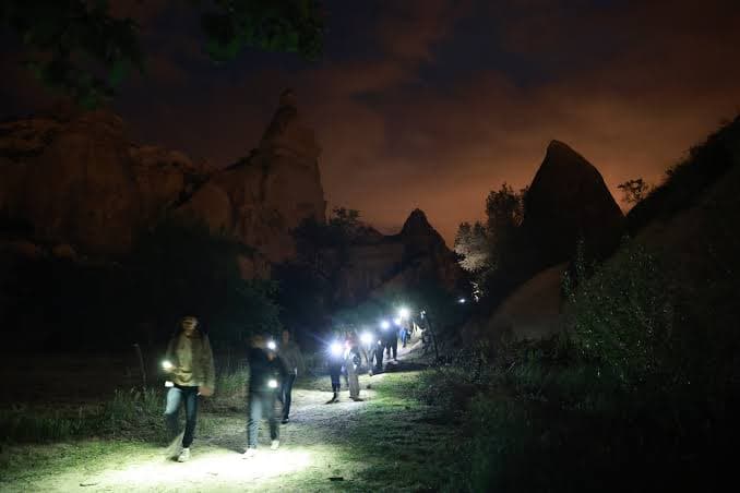 KAPADOKYA GECE YÜRÜYÜŞÜ(PERİ BACALARI BALON SEYİRLİ)