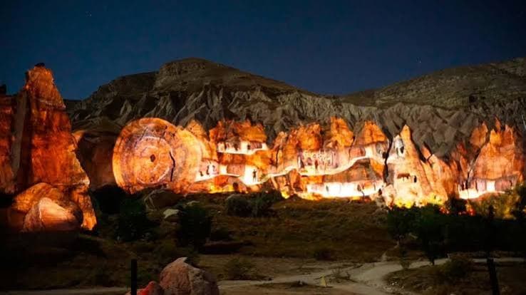 KAPADOKYA GECE YÜRÜYÜŞÜ(PERİ BACALARI BALON SEYİRLİ)